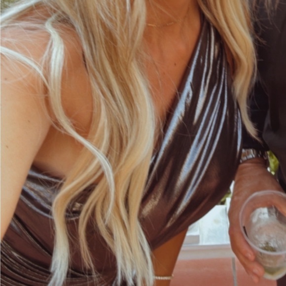 Norma Kamali
Diana Metallic Ruched One-Shoulder Gown - Picture 4 of 16